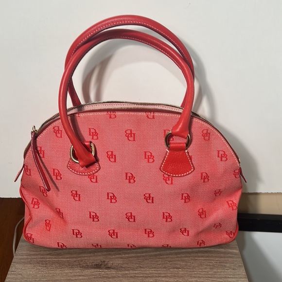DOONEY BOURKE 1975RED MONOGRAM DB SHOULDER BAG ZIPPER CLOSURE - Picture 6 of 8